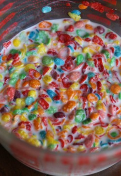 sweetoothgirl:    CEREAL MILK FROSTING  