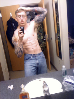militarymencollection:  via http://militarymenglory.tumblr.com/