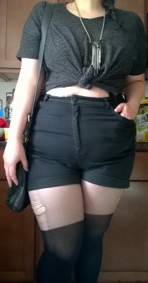 chubby-bunnies:  Last night I left the house with a bit of visible midriff and…. the world didn’t end! In fact, I felt adorable. Thank you to the many cute babes here who have helped me love my bod a little more every day!  She has a tummy a lot like