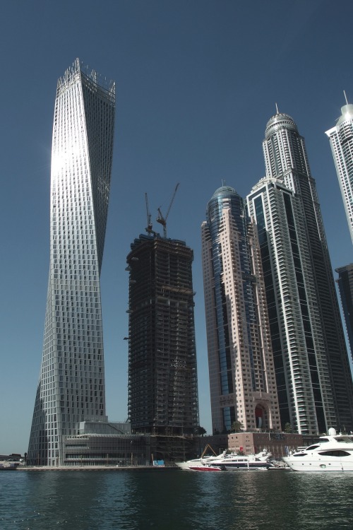 vistale: Dubai Marina | via ^