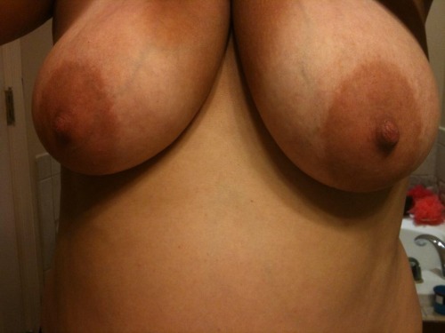 duckmeat4u:Some beautiful big tits and suckable nipples… Thanks for the submission. Keep em coming. 