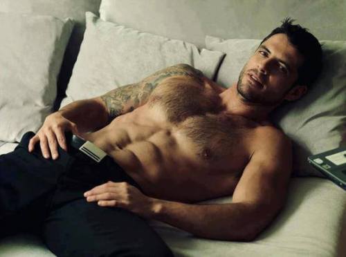 meniloveat5280:  Over 70,000 pics of The Art of Man. tumblr batch upload bloadr.com (FB)