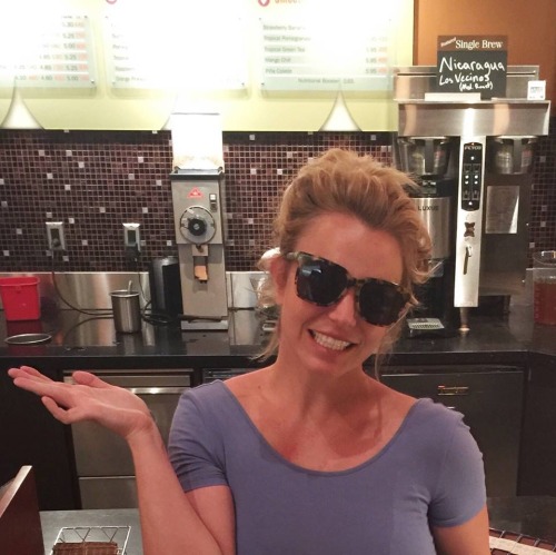 slaveney:  britneyspears: Life is short. Smile while you still have teeth! 