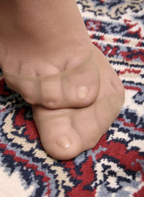 nylon-of-the-world: Oct01 - Friday GNP Feet - 6