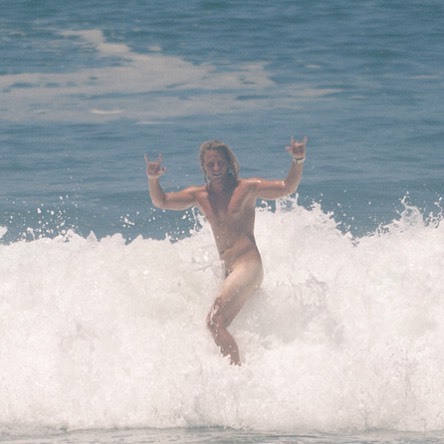 thenaturalsurf: alexguiryI fawking love #surfing naked in Mexico!! Happy Friday@latermag