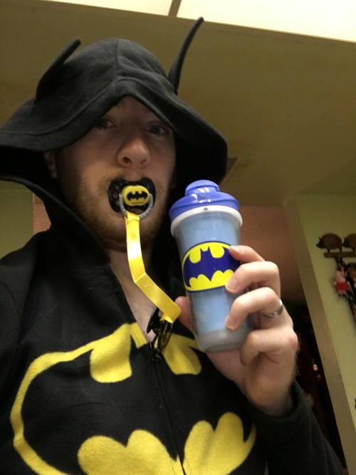 pointerthepiglet:  Feeling sick the last two days, so I’m padded up for the night in a northshore with a stuffer, and I’m going on a batman binge hehehe!!  First time in a northshore, tapes were odd but seems to be holding ok for now. Also my first