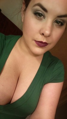 toxicwaxrainbows:  This is old. But green