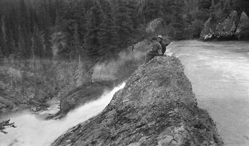 Check out zombiegotham.tumblr.com for an amazing photo everyday. Waterfall on the Rocky River http:/