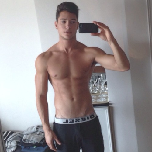 hotwebdudes: hotwebdudes.tumblr.com/