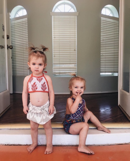 oldfarmhouse: My fave OldFarmHouse Little Ladies‍❤️‍‍Twins Their Mama been blogging over