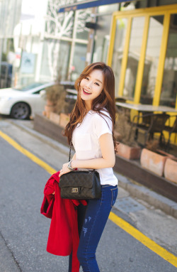 korean-dreams-girls:Kim Shin Yeong - March 30, 2015 2nd Set