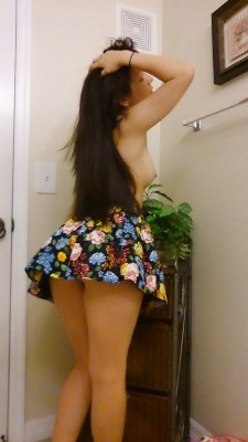 omgselenaspice:  bellanakey:  I love it from behind in the laundry room at my in laws! 😁  Go follow Bella NowTumblr: http://bellanakey.tumblr.com