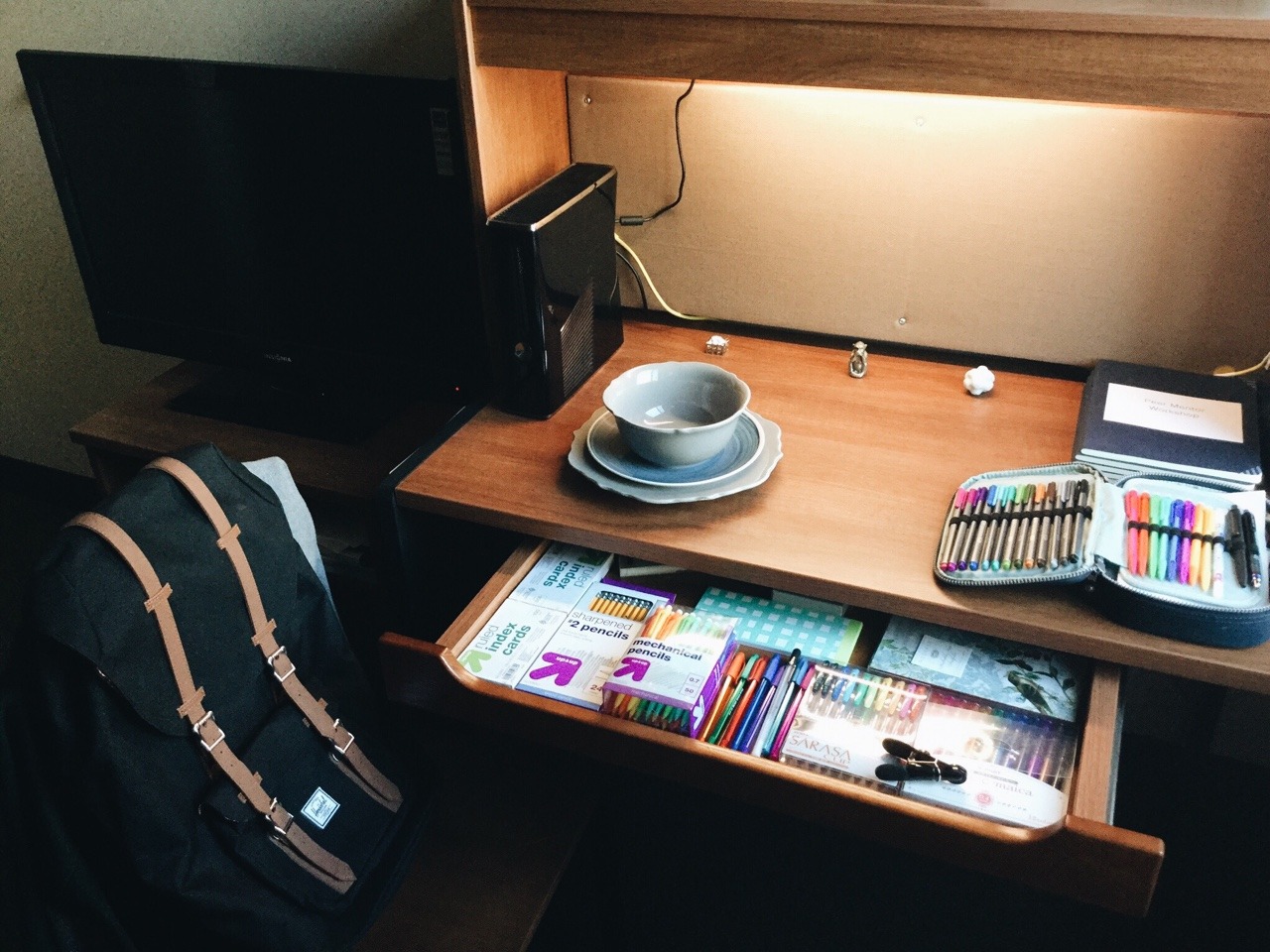 marjorammm:  obsessedplanner:  9.6.15 || Study space update:Work and Play.  Mine