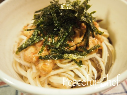 とろとろ納豆かけうどん☆
納豆食べたい症候群がやってきた。
今日はうどんにかけちゃいますか！！
納豆に潰した梅と醤油麹を入れて混ぜ、
男前な感じに茹でたうどんにどどーーんとかけます。
刻み海苔を乗せたら出来上がり〜。
うどんはカロリーを気持ち抑えるため糸こんにゃくを混ぜました。
私元々は納豆嫌いで食べられなかったんですけどね。
梅を入れれば食べられるようになり、だんだんと好きになりました＾＾
だから子供の好き嫌いってあまり気にしない事ですね。
気まぐれだもん。笑
Yukko
いつも...