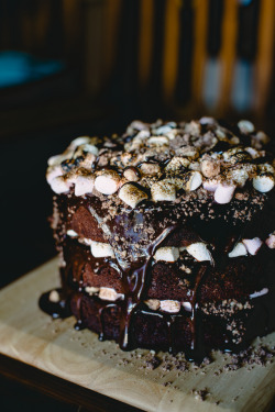 fabulouseats:  S’mores Cake 