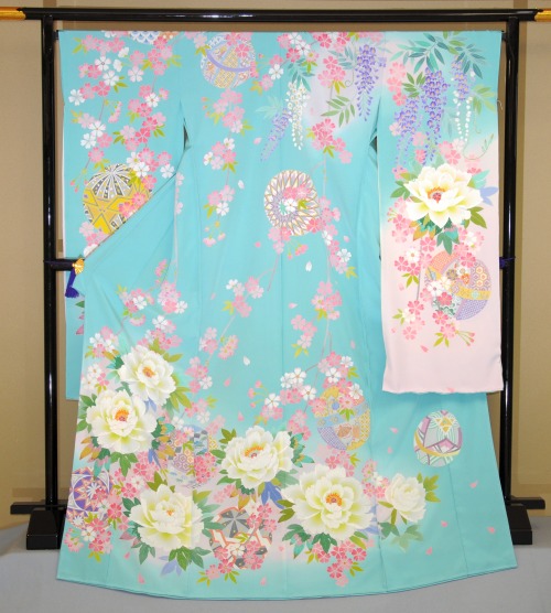 Furisode “Hanamari” by Tomoko MikadoFor my daughter’s furisode (long-sleeved kimon