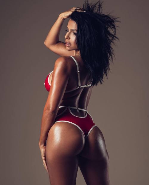serresnews:  Vida Guerra is a Cuban model porn pictures