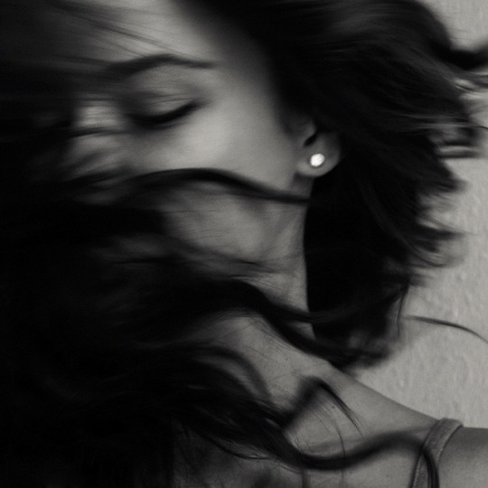 soyouthinkyoucansee:  the girl with the pearl-earring…. SyTyCs.. 
