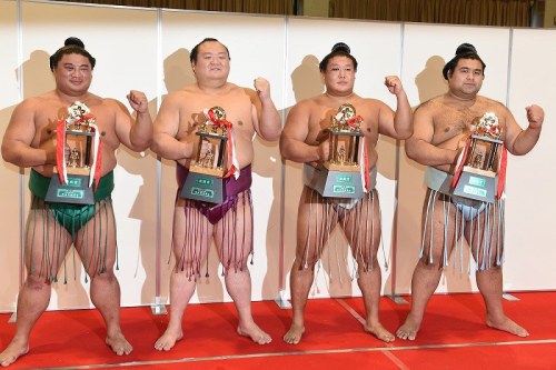 sumobasho: Nagoya 2016 is over. Kise is not a Yokozuna yet, Ama takes the cup! It was a crazy one