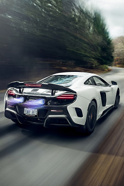 supercars-photography:    McLaren 675LT || source