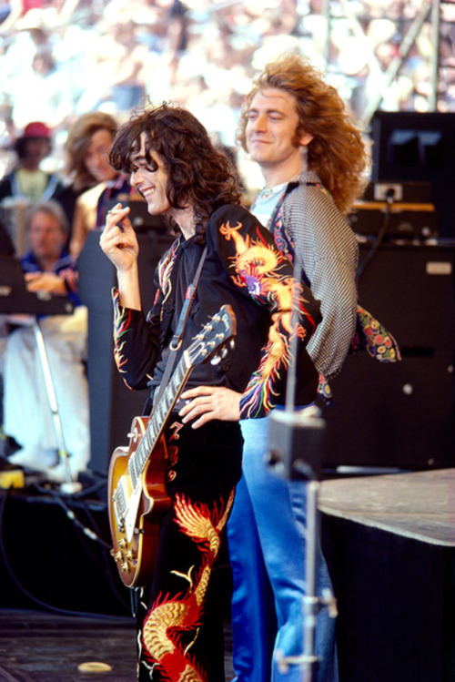 twixnmix: Led Zeppelin performing at the Day on the Green, Oakland Coliseum in Oakland, CA on July 2