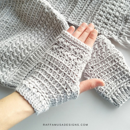 ericacrochets:Star Stitch Fingerless Gloves by Raffamusa DesignsFree Crochet Pattern Here