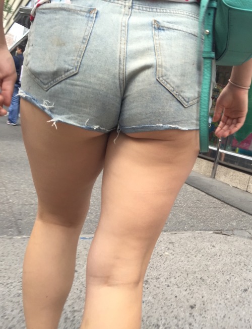 isluts:  Cheeks in a jean thong