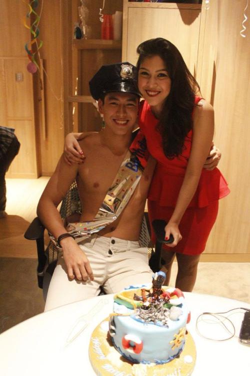 jackdsg:  hawtsgboys:  ~ Christopher Quay and GF cute couple aren’t they? hawtsgboys.tumblr.com Do drop us your submission at hawtsgboys@hotmail.com  Recap on how Christopher Quay burst into the scene with shirt off on his birthday.IG: chrisquay