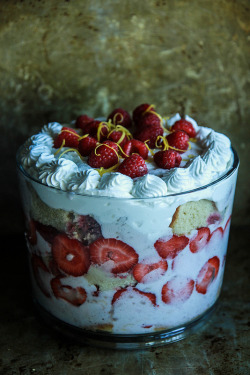 guardians-of-the-food:  Lemon Raspberry Trifle