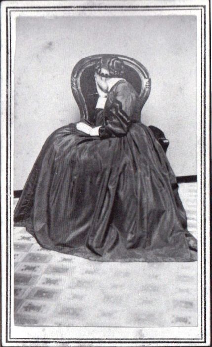 shewhoworshipscarlin: Mourning, 1870. (It was a normal thing for mourning photography