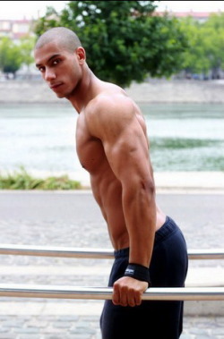 ilovemenworld:  http://ilovemenworld.tumblr.com/