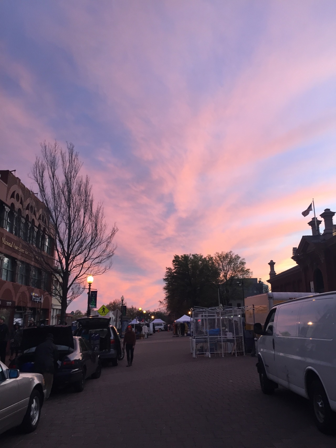 stolenwine:  sky lookin’ smoking hot over here 