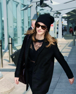 waitingondhr:  Emma at Heathrow Airport on April, 21 