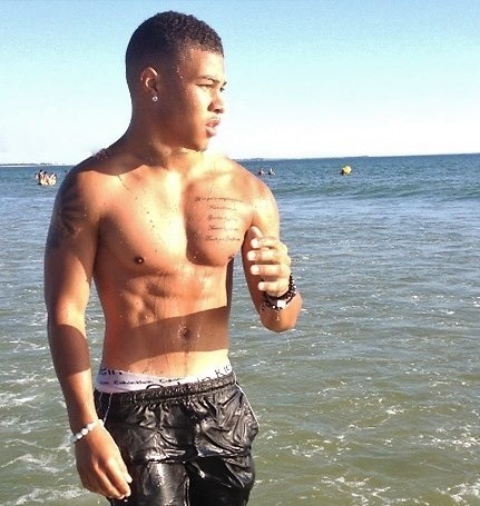 immafreebitxh:  The sun is hitting him perfectly!  No print