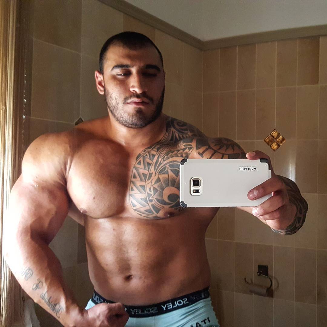 hungrycumwhore:  http://hungrycumwhore.tumblr.com/archive