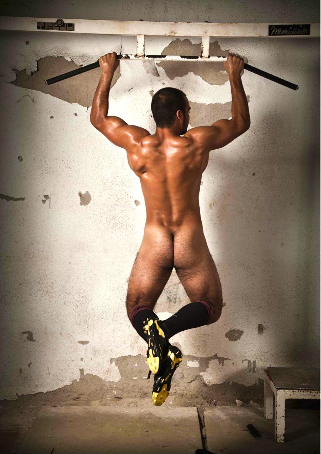 dailyposterior:  Pull ups 
