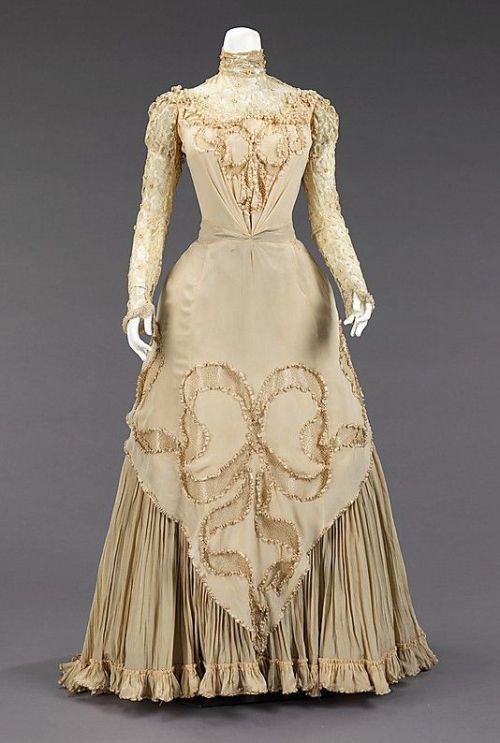 Herbert Luey Evening dress | Met Museum | ca. 1890 One of the cases where the back of the gown certa