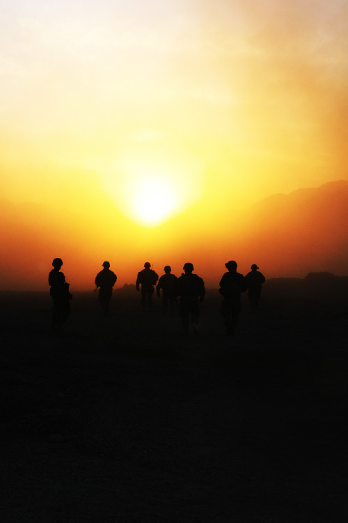 Insomniac #soldierporn: Nocturnal predators venture forth. Soldiers with 2nd Brigade Combat Team, 4t