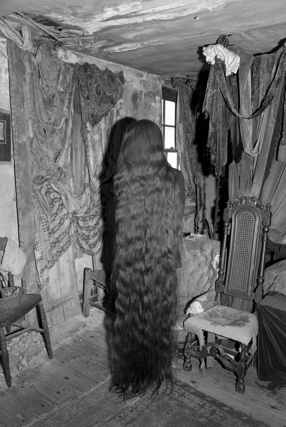 salvatorearato:  Tereza Zelenkova ‘The Essential Solitude’ 