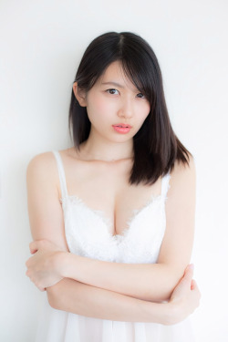 soimort48:  「私はあなただけを見つめる。」 (美少女メディア向日葵1st写真集)森あんな  https://www.amazon.co.jp/dp/4907301588/