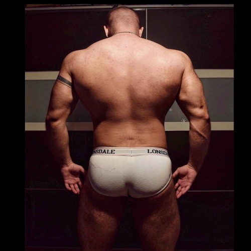 Niks shape up Hairy Muscle Man bbmuscleworship.blogspot.com/2019/02/niks-shape-up-hairy-musc
