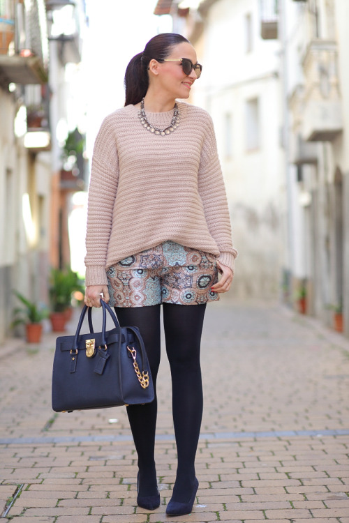(via Black Dress Inspiration: LOOKS DE ABRIL)