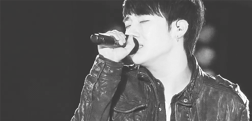 yuu-n:  for some reason, something fell down sunggyu’s cheeks… 