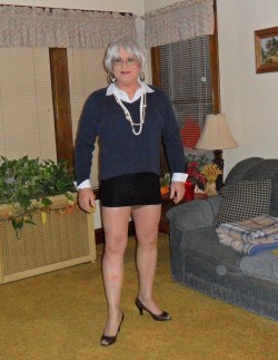 daringdisguise:  Oops….stocking top….71  Looking fabulous