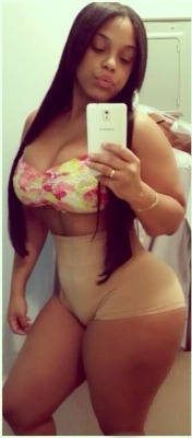 afrodisiacmag:  Keepin’ it thick!  Very nice body