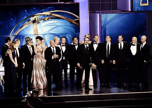 delevingned-deactivated20151023:Vince Gilligan and the cast of Breaking Bad accepting their award fo