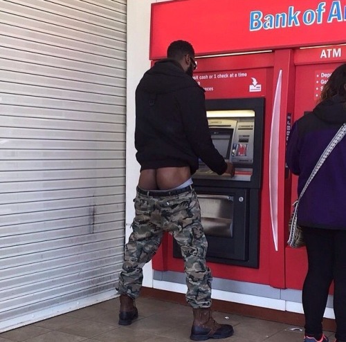 sexnthecloset:Bank of Cakes