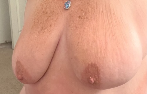 purplemoon17:Tittie Tuesday.  If you look closely you can see where my boobs rest