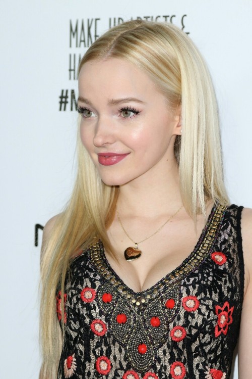 kn0wy0u:  Dove Cameron @kn0wy0u adult photos