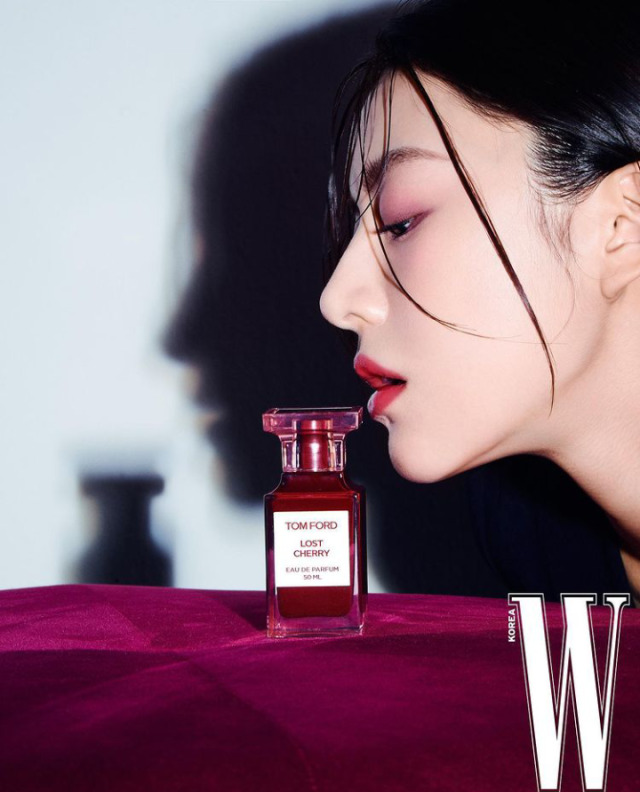 Go Younjung's pictorials with Tom Ford Beauty (2021) W Korea.